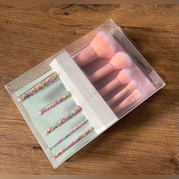 BRAND NEW Pink, Sprinkles Make Up Brushes Set - Picture 6 of 9